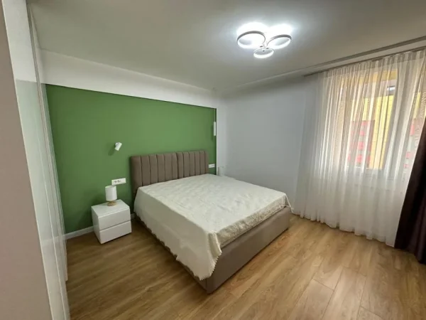 Tirane, jepet me qera apartament duplex 2+1+Ballkon , 100 m² (Qendër)