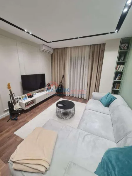 Tirane, jepet me qera apartament 1+1+Ballkon Kati 4, 60 m² 500 € (Misto Mame)
