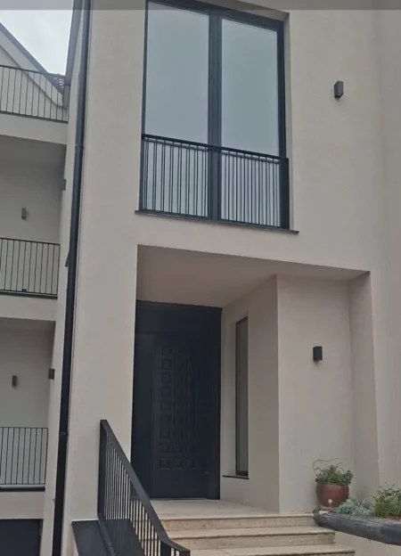 VILE 3 KATESHE ME QIRA 920 m² (KOMPLEKSI DINAMO) 7.000 €