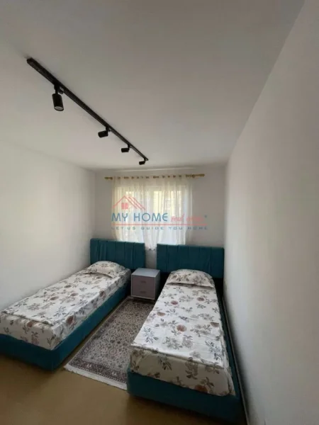 Tirane, jepet me qera apartament 2+1+Ballkon Kati 4, 83 m² 750 € 