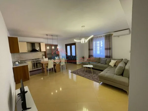 Tirane, jepet me qera apartament 2+1+Ballkon Kati 4, 83 m² 750 € 