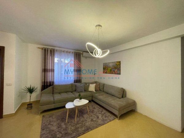Tirane, jepet me qera apartament 2+1+Ballkon Kati 4, 83 m² 750 € 
