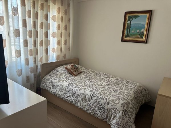 Tirane, jepet me qera apartament 2+1+Ballkon Kati 4, 100 m² 750 € (Rruga Islam Alla)