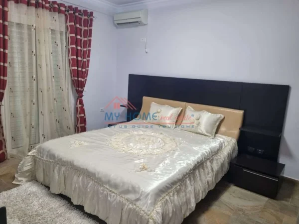 Tirane, jepet me qera apartament 1+1+Ballkon Kati 3, 85 m² 650 € (3 Vellezerit Kondi)