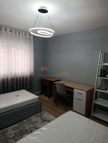 Tirane, jepet me qera apartament 2+1+Ballkon Kati 3, 80 m² 600 € (Rruga Shyqyri Ishmi)
