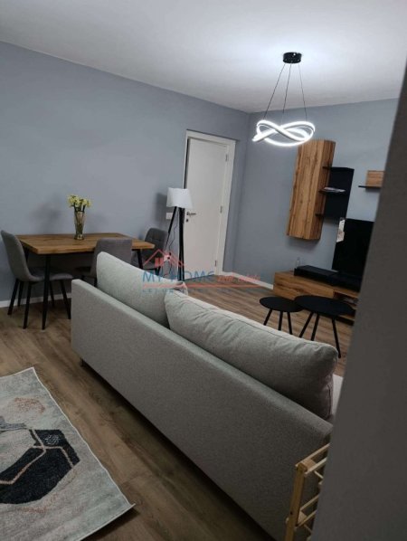 Tirane, jepet me qera apartament 2+1+Ballkon Kati 3, 80 m² 600 € (Rruga Shyqyri Ishmi)