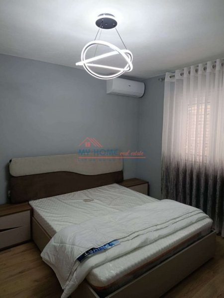 Tirane, jepet me qera apartament 2+1+Ballkon Kati 3, 80 m² 600 € (Rruga Shyqyri Ishmi)