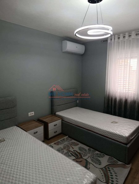 Tirane, jepet me qera apartament 2+1+Ballkon Kati 3, 80 m² 600 € (Rruga Shyqyri Ishmi)