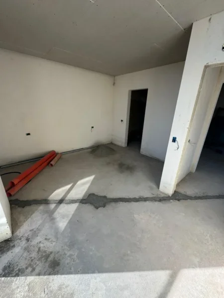 Lezhe, shitet apartament 2+1 Kati 12, 110 m² 93.500 € (Rrethrrotullimi Shkodër–Lezhë (pallati te taksitë))