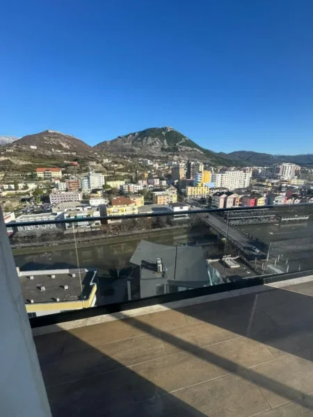 Lezhe, shitet apartament 2+1 Kati 12, 110 m² 93.500 € (Rrethrrotullimi Shkodër–Lezhë (pallati te taksitë))