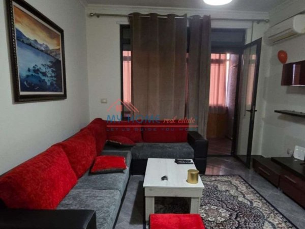 Tirane, jepet me qera apartament 1+1+Ballkon Kati 4, 65 m² 500 € (Rruga Peti)