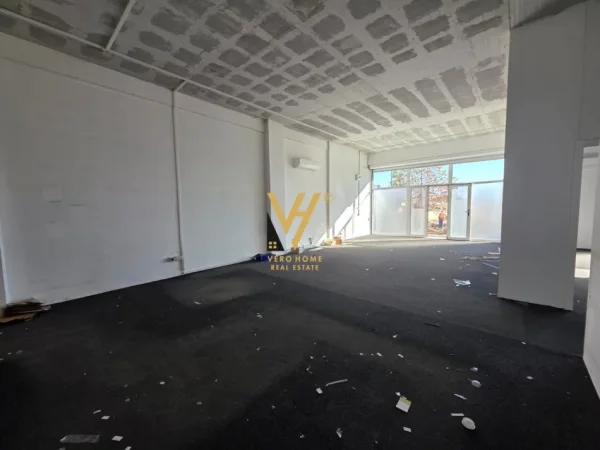 Tirane, jepet me qera magazine Kati 0, 300 m² 1.950 € (CASA ITALIA)