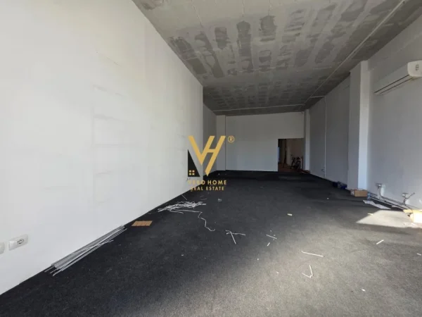 Tirane, jepet me qera magazine Kati 0, 300 m² 1.950 € (CASA ITALIA)