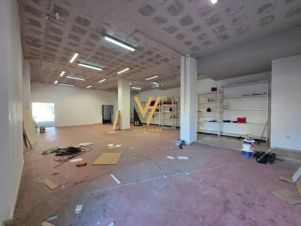 Tirane, jepet me qera magazine Kati 0, 300 m² 1.950 € (CASA ITALIA)