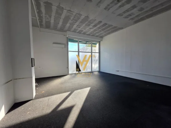 Tirane, jepet me qera magazine Kati 0, 300 m² 1.950 € (CASA ITALIA)