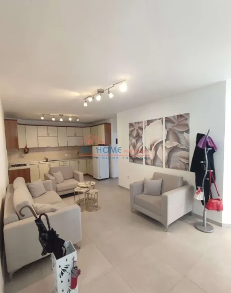 Tirane, jepet me qera zyre Kati 9, 90 m² 600 € (Myslym Shyri)