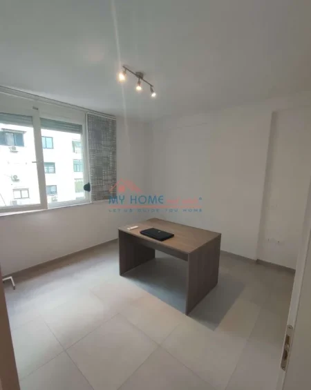 Tirane, jepet me qera zyre Kati 9, 90 m² 600 € (Myslym Shyri)