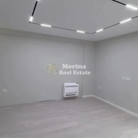 Tirane, jepet me qera apartament 2+1 Kati 8, 115 m² 1.000 € (Rruga 5 Maji)