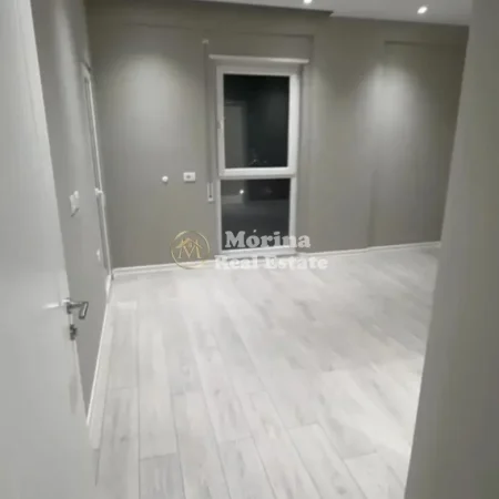 Tirane, jepet me qera apartament 2+1 Kati 8, 115 m² 1.000 € (Rruga 5 Maji)