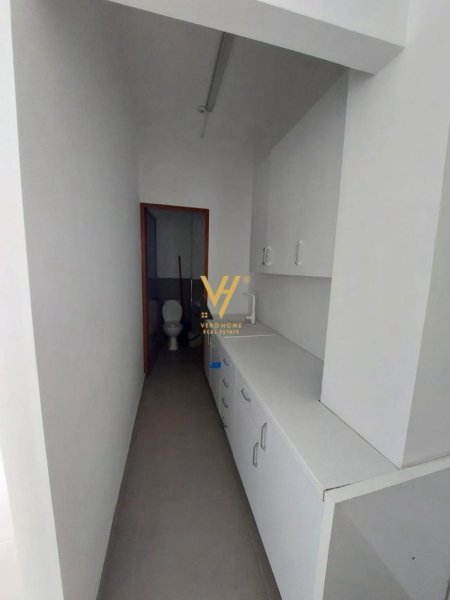Tirane, jepet me qera zyre Kati 1, 125 m² 1.200 € (RRUGA DRITAN HOXHA)