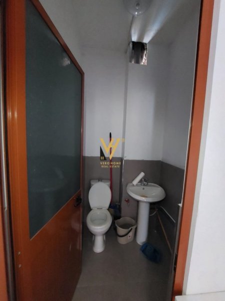 Tirane, jepet me qera zyre Kati 1, 125 m² 1.200 € (RRUGA DRITAN HOXHA)