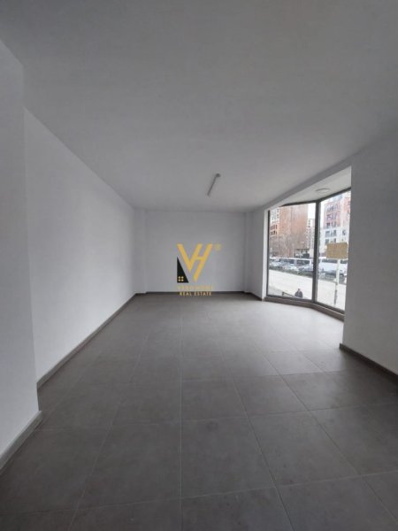 Tirane, jepet me qera zyre Kati 1, 125 m² 1.200 € (RRUGA DRITAN HOXHA)