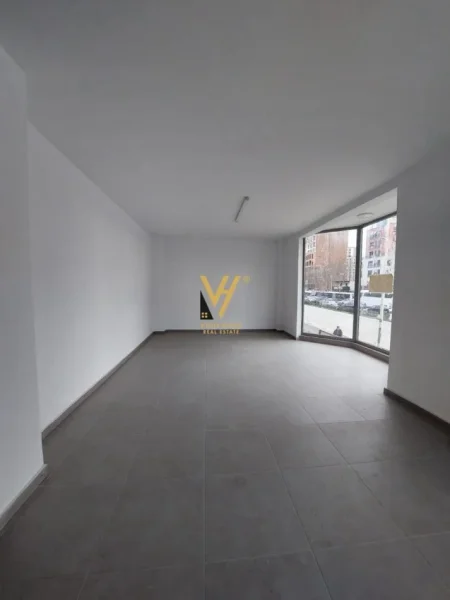 Tirane, jepet me qera zyre Kati 1, 125 m² 1.200 € (RRUGA DRITAN HOXHA)