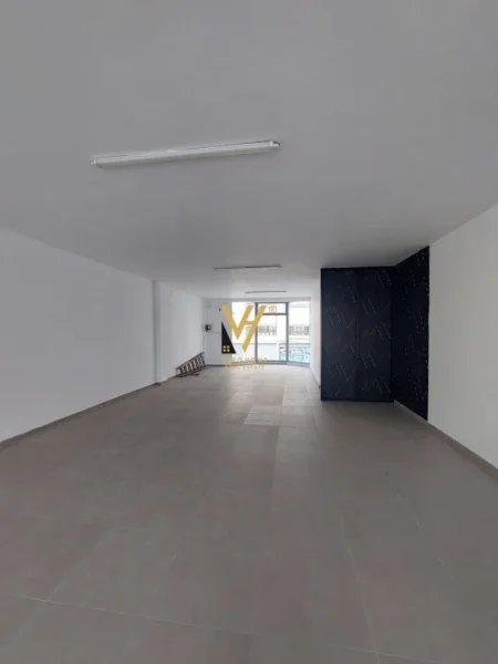 Tirane, jepet me qera zyre Kati 1, 125 m² 1.200 € (RRUGA DRITAN HOXHA)