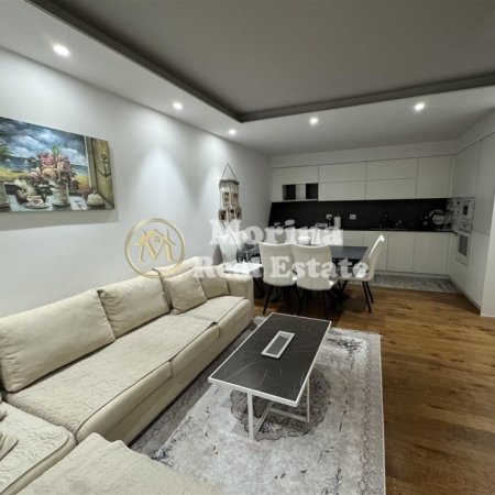 Tirane, jepet me qera Vile 3+1+Ballkon , 370 m² 1500 € (Laknas, QTU)