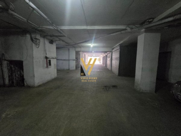 Tirane, jepet me qera garazh | post parkimi Kati -1, 1.500 m² 4.500 € (CASA ITALIA)