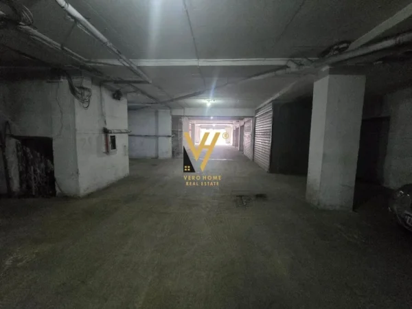 Tirane, jepet me qera garazh | post parkimi Kati -1, 1.500 m² 4.500 € (CASA ITALIA)