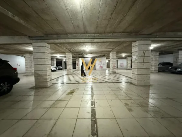 Tirane, jepet me qera garazh | post parkimi Kati -1, 1.500 m² 4.500 € (CASA ITALIA)