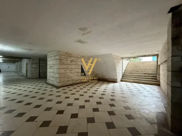 Tirane, jepet me qera garazh | post parkimi Kati -1, 1.500 m² 4.500 € (CASA ITALIA)