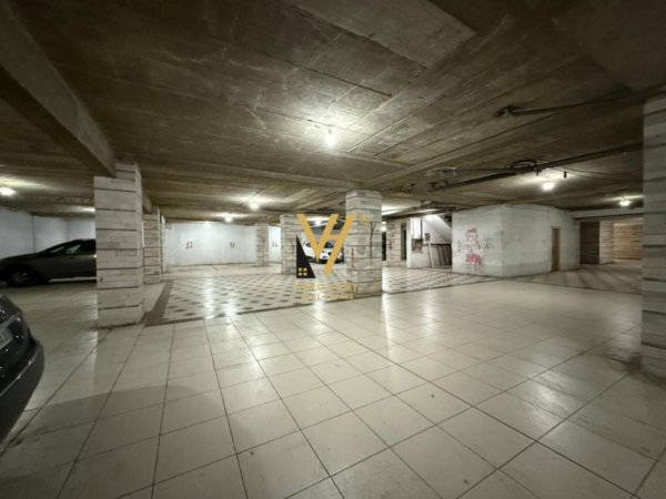 Tirane, jepet me qera garazh | post parkimi Kati -1, 1.500 m² 4.500 € (CASA ITALIA)