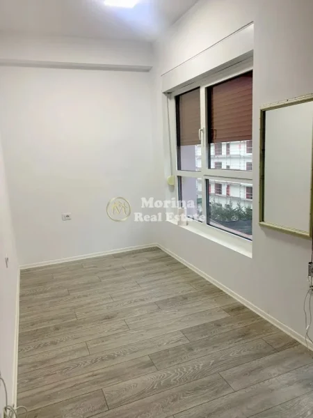 Tirane, jepet me qera ambjent biznesi Kati 2, 40 m² 250 € (Ali Demi, Mangalem)