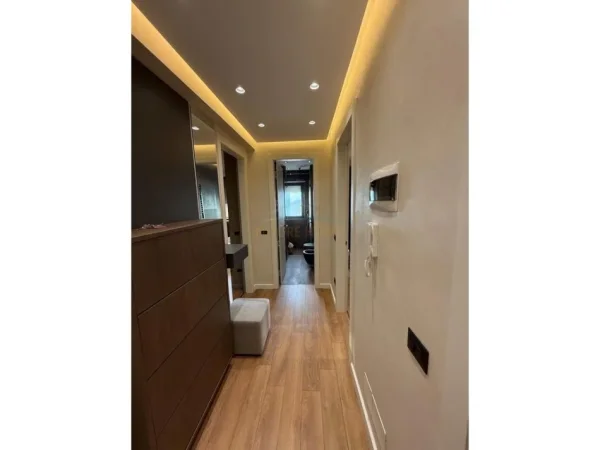 Tirane, jepet me qera apartament 2+1 Kati 8, 89 m² 1.700 € (RRUGA E DURRESIT)