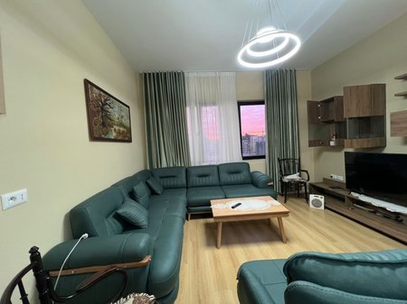 Tirane, jepet me qera apartament 2+1 Kati 6, 111 m² 800 € 