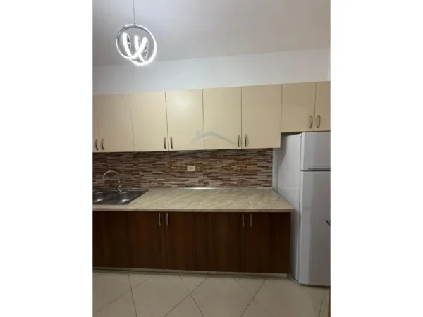 Tirane, jepet me qera apartament 2+1 Kati 4, 90 m² 600 € (DON BOSKO)