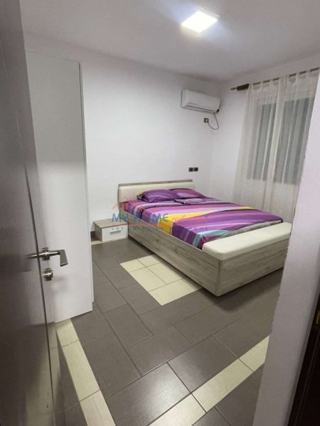 Tirane, jepet me qera apartament 1+1+Ballkon Kati 4, 50 m² 600 € (Rruga e Durresit)