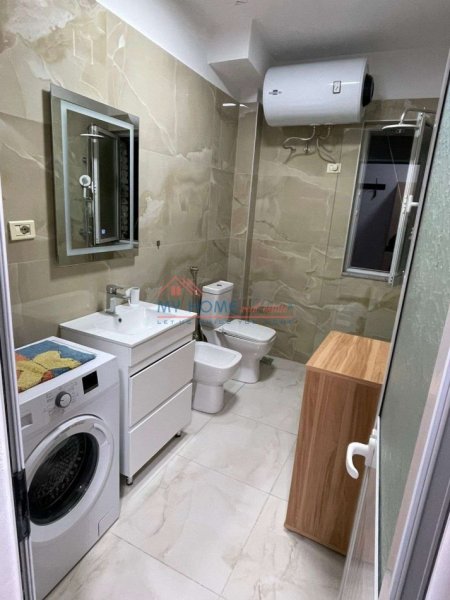 Tirane, jepet me qera apartament 1+1+Ballkon Kati 4, 50 m² 600 € (Rruga e Durresit)