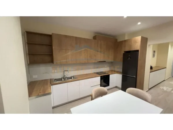 Tirane, jepet me qera apartament 2+1 Kati 4, 106 m² 650 € (KAMEZ)