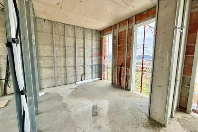 Tirane, shitet apartament 1+1+Ballkon , 60 m² 135.000 € (farke)