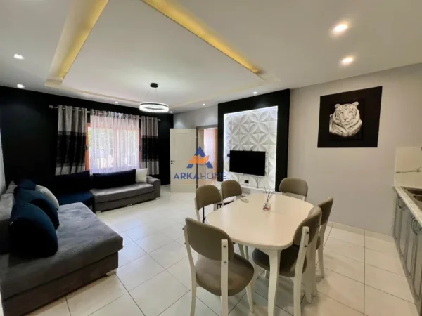 Tirane, shitet Vile 1+1 Kati 1, 271 m² 315.000 € 