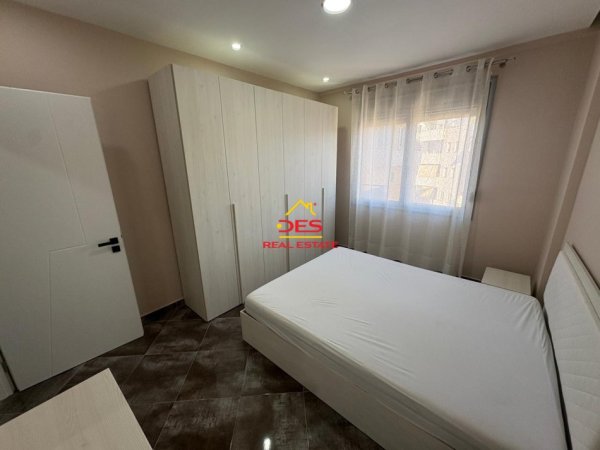 Vlore, jepet me qera apartament 1+1+Ballkon Kati 7, 70 m² 400 € (Rruga Sadik Zotaj)