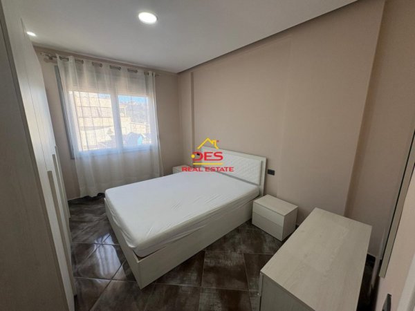 Vlore, jepet me qera apartament 1+1+Ballkon Kati 7, 70 m² 400 € (Rruga Sadik Zotaj)