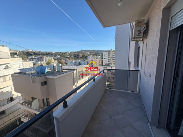 Vlore, jepet me qera apartament 1+1+Ballkon Kati 7, 70 m² 400 € (Rruga Sadik Zotaj)