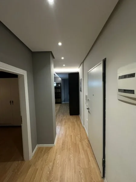 Tirane, jepet me qera apartament 2+1+Ballkon Kati 3, 3 m² 1.200 € (Rruga e Dibres)