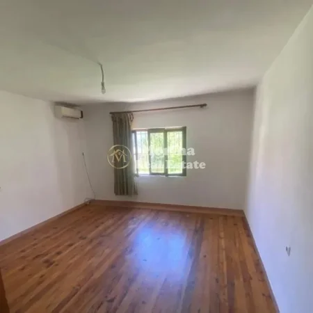 Tirane, jepet me qera shtepi 3+1 Kati 1, 140 m² 450 € (Astir)