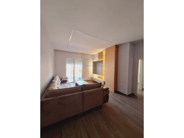Tirane, jepet me qera apartament 2+1 Kati 7, 106 m² 650 € (KAMEZ)