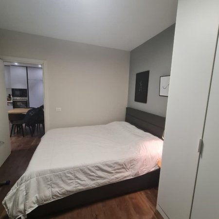 Tirane, jepet me qera apartament 1+1+Aneks+Ballkon Kati 4, 70 m² 450 € (Pallatet Cabej)